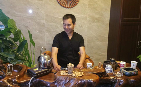 整脊专家，太素筋骨疗法创始人，太白草医第二十六代传人