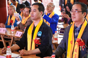 赵倬，一位来自中国的当代名医，以其独特的太素疗法和丰富的临床经验赢得了广泛的赞誉